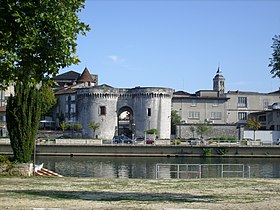 Szemléltető kép a Cognac régi kikötőjének kapuja és tornyai című cikkről