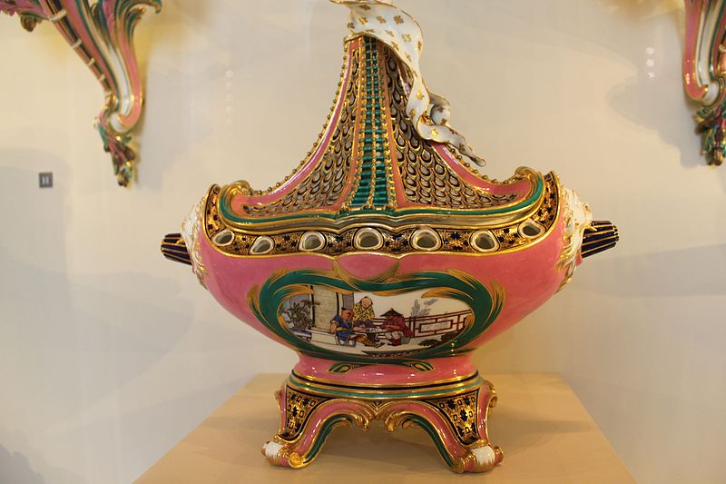 File:Pot-pourri en vaisseau en troisième grandeur - Vessel potpourri vase, third size - 1760 - Sèvres - Louvre - OA 10965.jpg