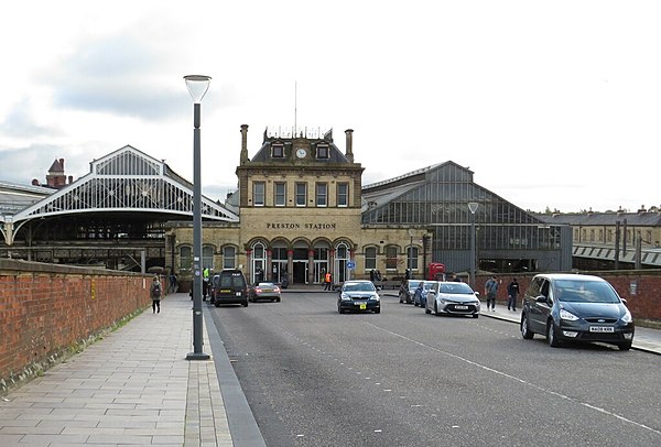 Preston railway station, geograph 6995141 by Malc McDonald.jpg