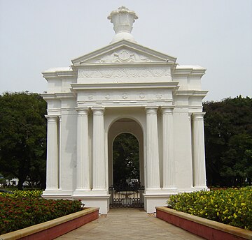 File:Puducherry Park Monument.JPG