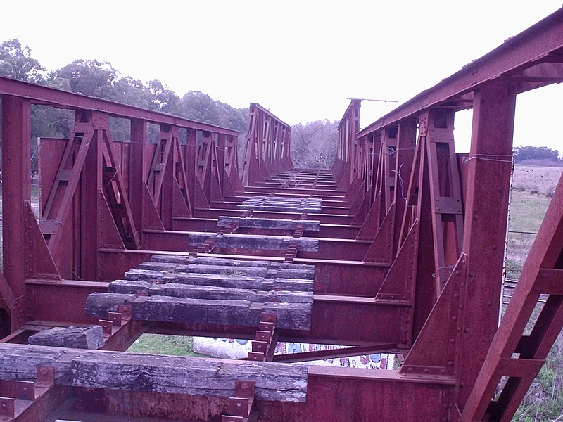 File:Puente ex-Ferrocarril Provincial en Brandsen, Argentina.jpg