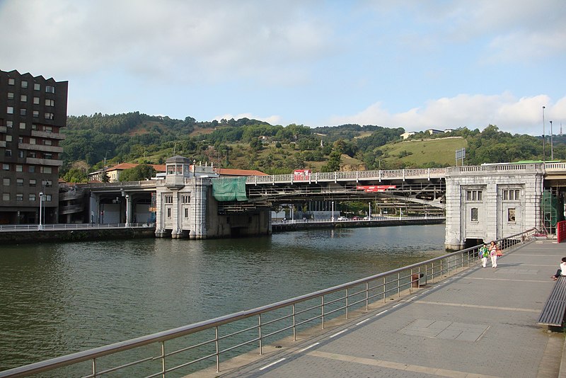 File:Puente levadizo - panoramio.jpg