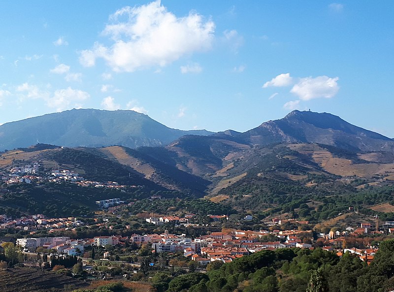 File:Puig Sallfort et Tour Madeloc depuis Banyuls-sur-Mer.jpg