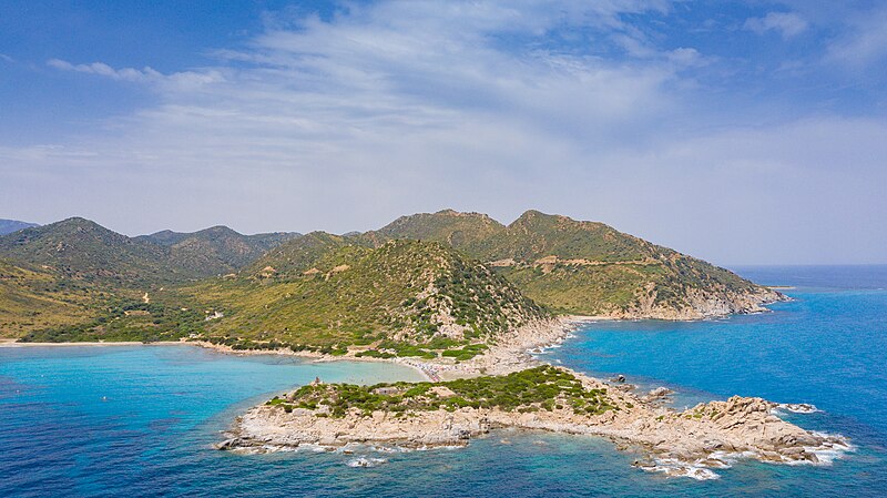 800px-Punta_Molentis_in_Sardinia,_Italy,_a_view_from_the_south_(48399468112).jpg (800×449)