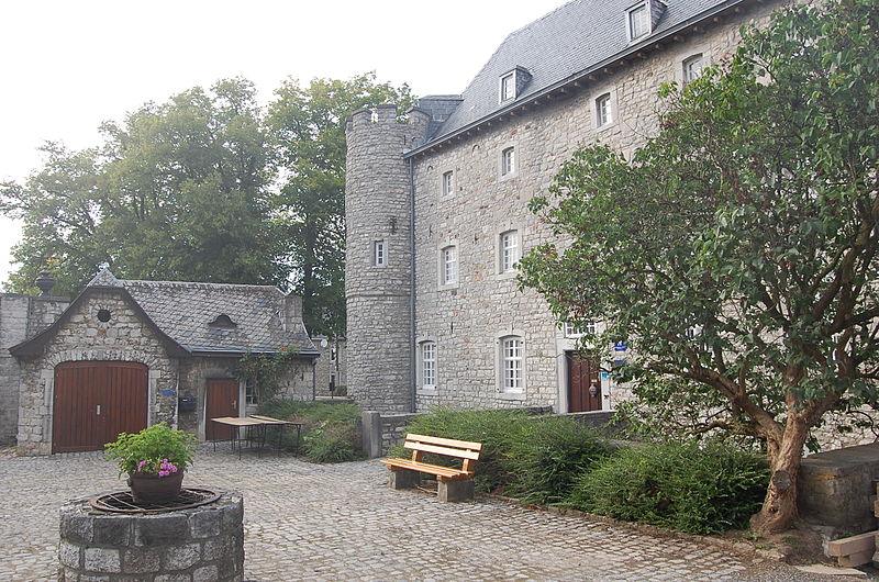 File:RAEREN - Burg Raeren (3).JPG