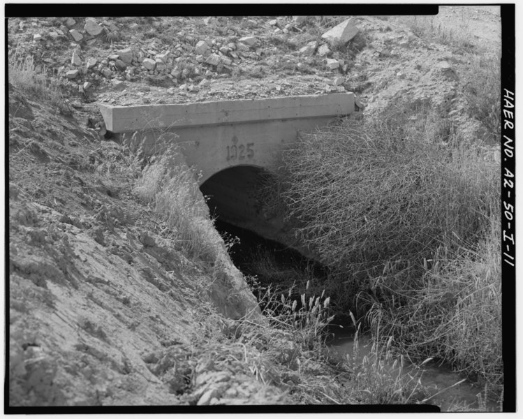 File:RAILROAD CROSSING STRUCTURE OVER NORTH SIDE CANAL IN T5S R8E S3 - San Carlos Irrigation Project, North Side Canal, North of Gila River, Coolidge, Pinal County, AZ HAER ARIZ,11-COOL,1I-11.tif