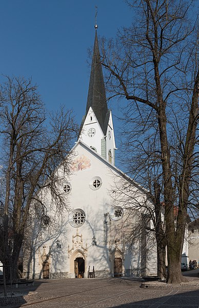 File:Radovljica Linhartov trg Pfarrkirche Sankt Peter 19032015 0942.jpg