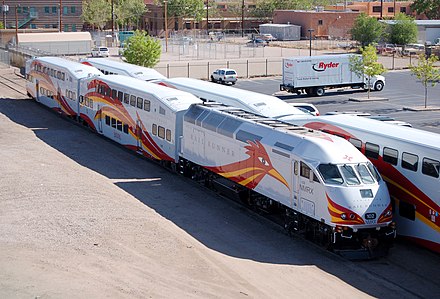 Running trains. Поезда Rail Runner Mexico. Rail Runner Express New Mexico. NMRX Train. Электрички в Мексике.