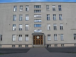 Rantaperkiössä sijaitseva Hatanpään lukio