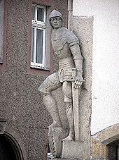 Skulptur eines Ritters, wahrscheinlich Ritter Jeschke, am Ratskeller in Dohna