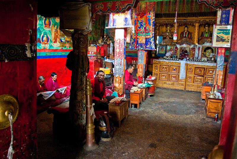 File:Rongbuk Monastery.jpg