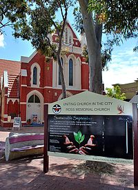 Ross Gereja Memorial Depan dengan Tanda SeanMcClean.jpg