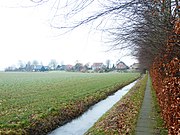 Het kerkepad naar Rottum met zicht op de 4 meter hoge steilrand