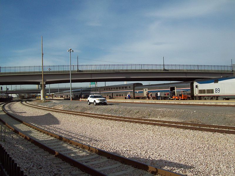 File:SLC Amtrak platform behind FrontRunner tracks.JPG