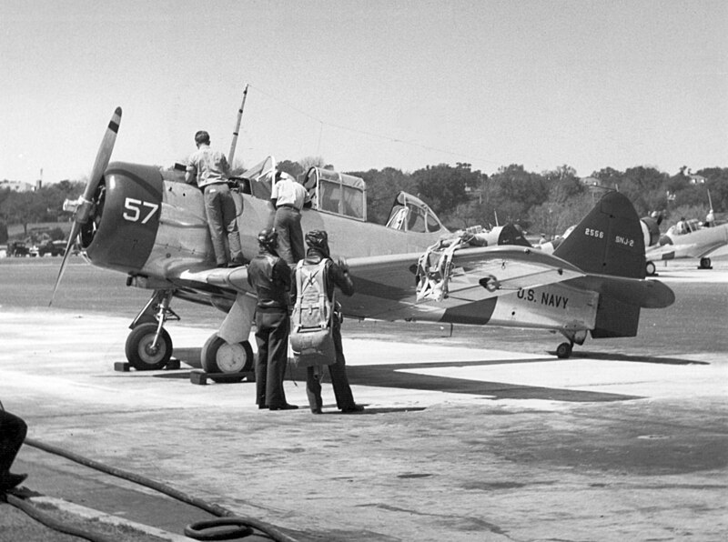 File:SNJ-2 at NAS Pensacola March 1942.jpeg