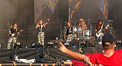 Sabaton występujący na Wacken Open Air w 2013 roku