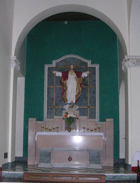 File:Sacred Heart Altar, St Peter's Church - Leeds Road - geograph.org.uk - 367211.jpg