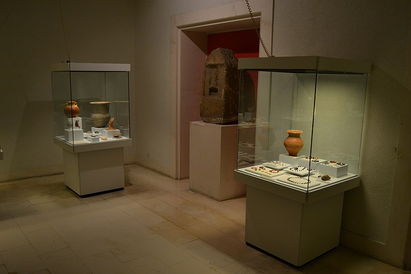 File:Sala de Arqueología del Museo de Cádiz (31681479082).jpg