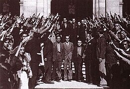 Salida del funeral del falangista Juan Cuéllar, celebrado en la Iglesia de Santa Bárbara de Madrid, en junio de 1934.jpg
