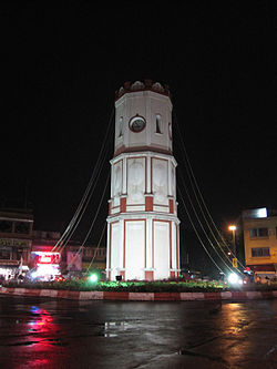 Saat Square, Sari