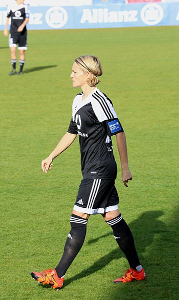 File:Saskia Bartusiak DFB-Pokal Muenchen-1.jpg