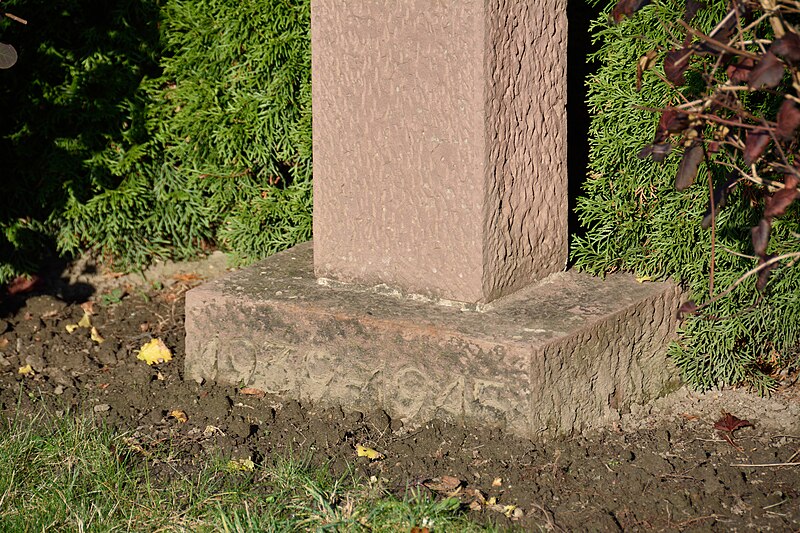 File:Schleswig-Holstein, Glückstadt, Friedhof NIK 0937.JPG