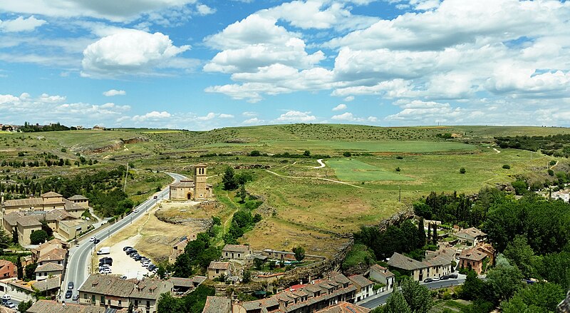 File:Segovia - Vista de la Iglesia de la Vera Cruz.jpg