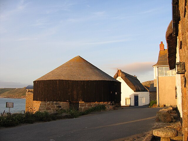 File:SennenCove-RndHouse_0155.jpg