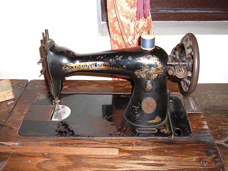 File:Sewing machine, Shikumen Open House Museum.JPG
