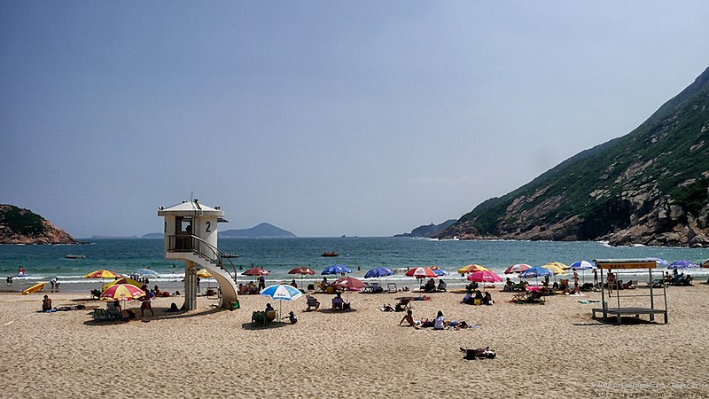 File:Shek-O beach …very nice on a sunny weekend! (8076595761).jpg