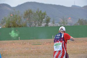 Soldaten schieten dubbele val tijdens Olympische Spelen in Rio (28621771790) .jpg