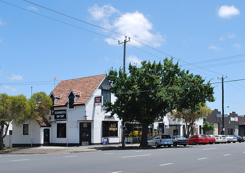 File:South Geelong Valley Inn Hotel.JPG