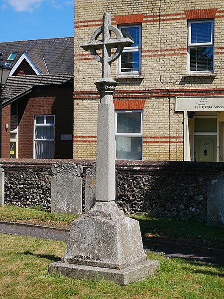 File:St Mary Cray War Memorial (I) (cropped).jpg