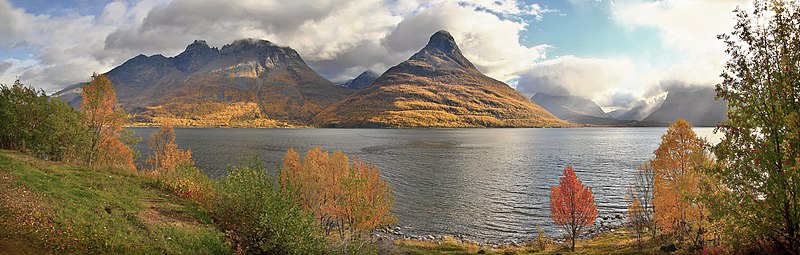 File:Storfjorden autumn, 2009 09.jpg