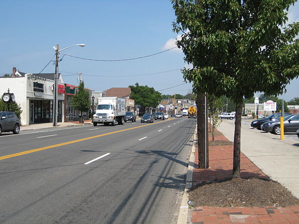 NY 25 and 25A overlap in Smithtown.