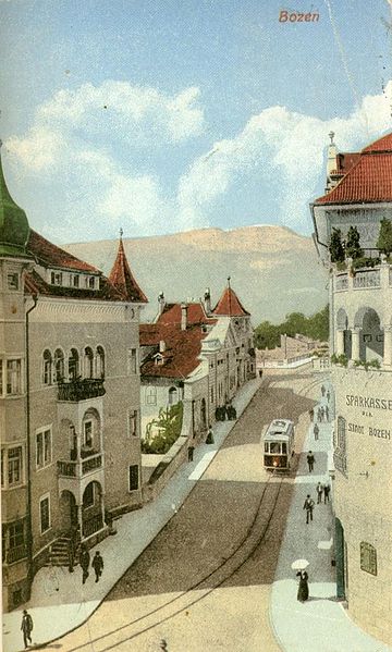 File:Straßenbahn in der Museumstraße (1913).jpg