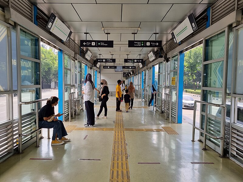 File:Suasana Kuningan Timur.jpg