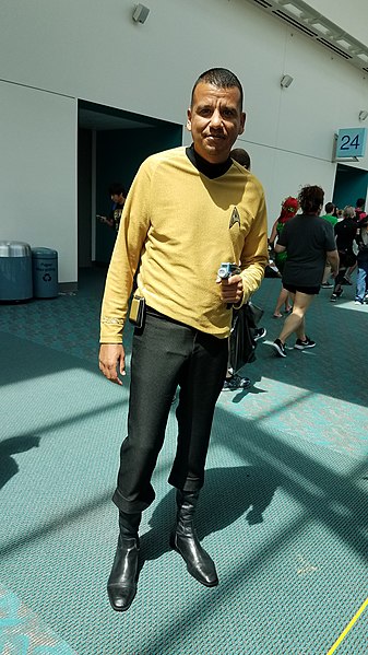 File:TOS Command Lieutenant cosplay.jpg