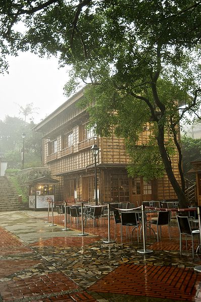 File:Taiwan 2009 JinGuaShi Historic Gold Mine Outdoor Cafe FRD 7494.jpg