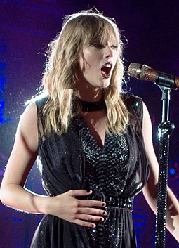 Taylor Swift topped the chart for the first time since 2010 with her song "Shake It Off" which spent four weeks at number one. Taylor Swift Reputation Tour31.jpg