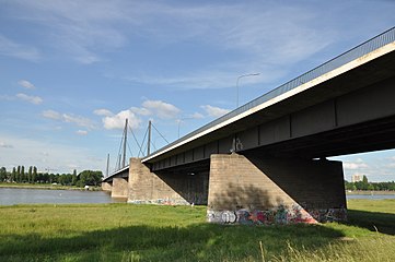 Theodor-Heuss-Brücke mit Vorbrücke