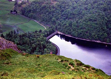 Looking down on the Thirlmere dam from the summit of Raven Crag. Thirlmere Dam from Raven Crag.jpg