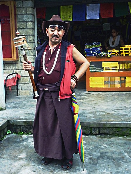 File:Tibetan pilgrim, Rewalsar, India.jpg