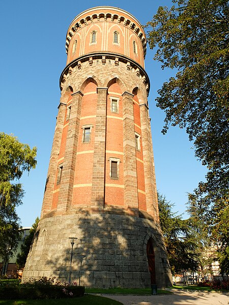 File:Tower in the park.jpg