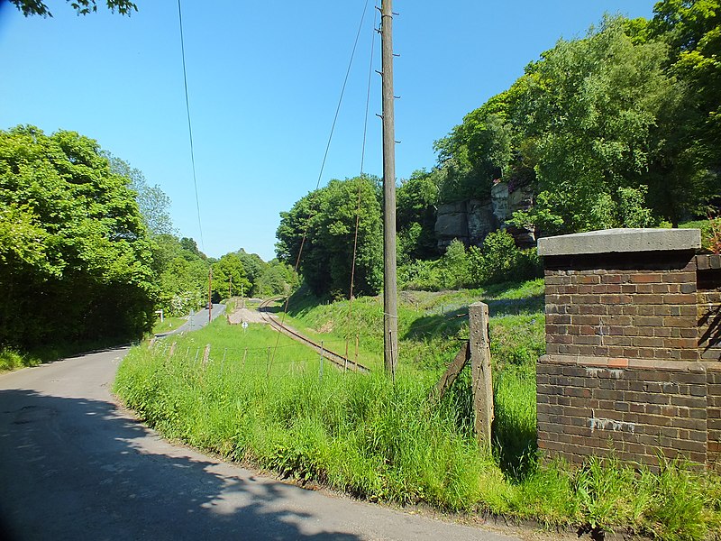 File:Tunbridge Wells High Rocks Lane 4073.JPG