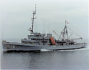 USS Sunbird (ASR-15) berlangsung, circa dalam 1980s.jpg