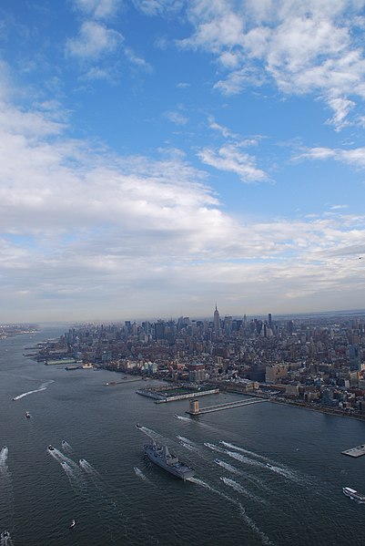 File:US Navy 091102-N-2022D-149 The amphibious dock landing ship Pre-Commissioning Unit (PCU) New York (LPD 21) enters New York Harbor.jpg