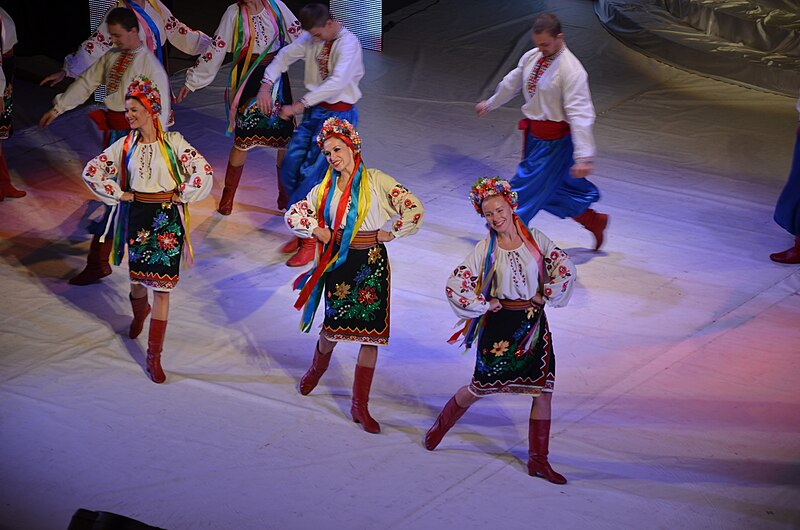 File:Ukrainian Folk Dance. Photo 645.jpg