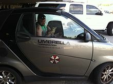 Auto con scherzoso riferimento alla Umbrella Corporation