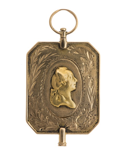 File:Urnyckel i guld med Gustav IIIs bröstbild i relief, 1770-tal - Hallwylska museet - 110358.tif